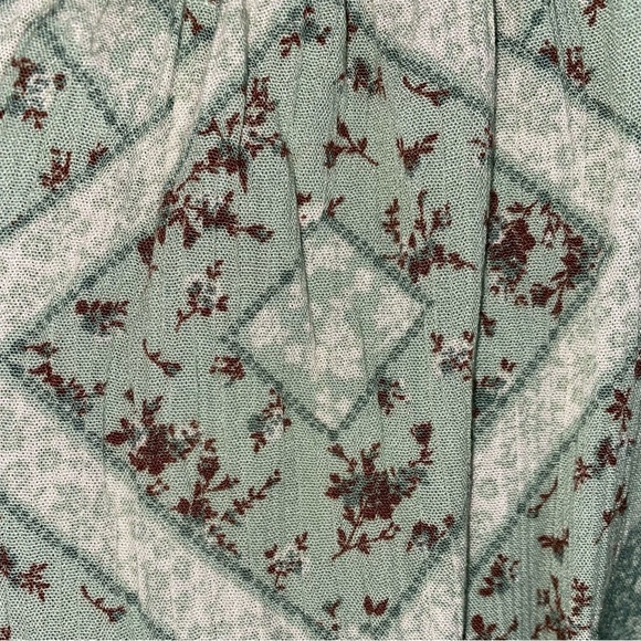 ALTAR'D STATE ☆ Sage Floral Faux Wrap Crop Top - Picture 6 of 6